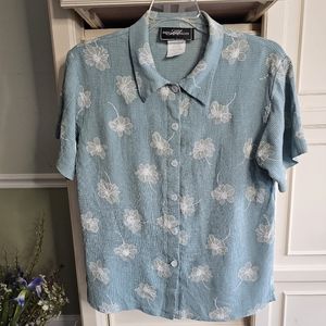Ladies Size 6 Blue/Green Flower Short Sleeve Blouse. Excellent Condition!